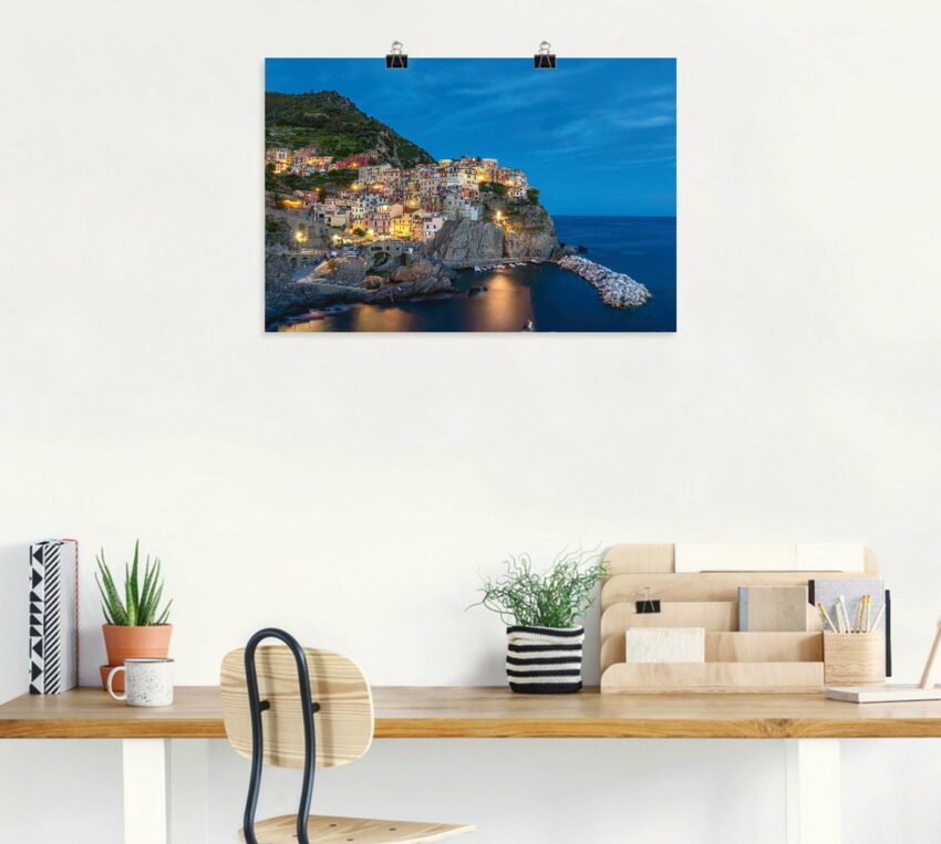 Artland Wandbild »Beleuchtetes Manarola zur blauen Stunde«, Küstenbilder (1 Stück), in vielen Größen & Produktarten - Alubild / Outdoorbild für den Außenbereich, Leinwandbild, Poster, Wandaufkleber / Wandtattoo auch für Badezimmer geeignet-Bilder-Ideen für dein Zuhause von Home Trends