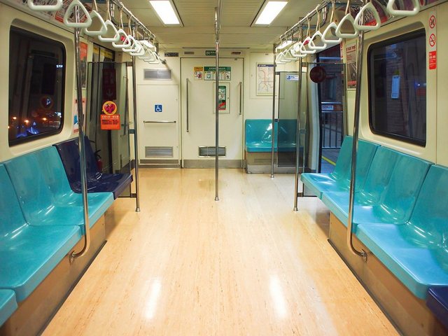 Papermoon Fototapete »Empty Subway«, glatt-Tapeten-Inspirationen