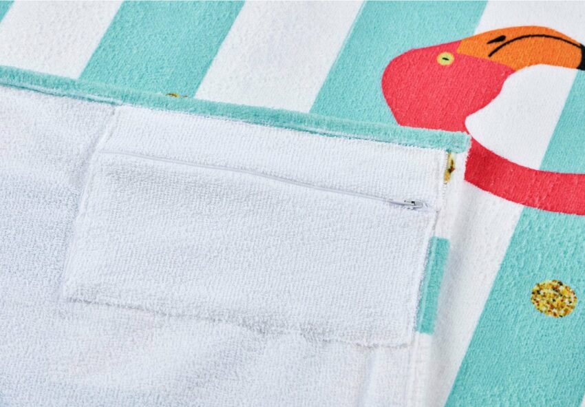 done.® Strandtuch »Flamingo« (1-St), Eingenähte Reisverschluss-Tasche für Wertgegenstände-Handtücher-Ideen für dein Zuhause von Home Trends