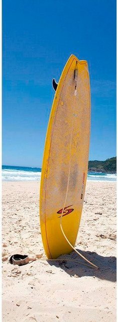 living walls Fototapete »Surfboard im Sand«, glatt, (1 St), FSCÂ®-Tapeten-Inspirationen