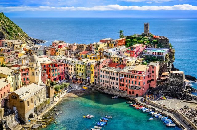 Papermoon Fototapete »Colorful Village Vernazza, Cinque Terre«, matt, BlueBack, 7 Bahnen, 350 x 260 cm-Tapeten-Inspirationen