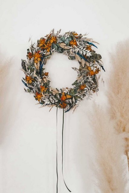 We are Flowergirls Dekokranz »Rhea«, geschmückt mit konservierten Trockenblumen für die Ewigkeit-Dekokränze-Inspirationen