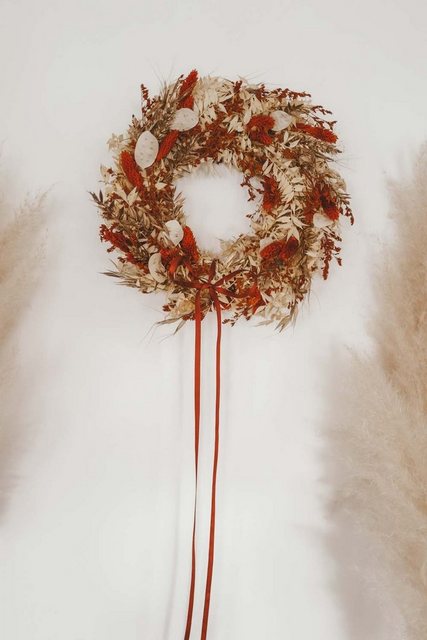 We are Flowergirls Dekokranz »Hekate«, geschmückt mit konservierten Trockenblumen für die Ewigkeit-Dekokränze-Inspirationen