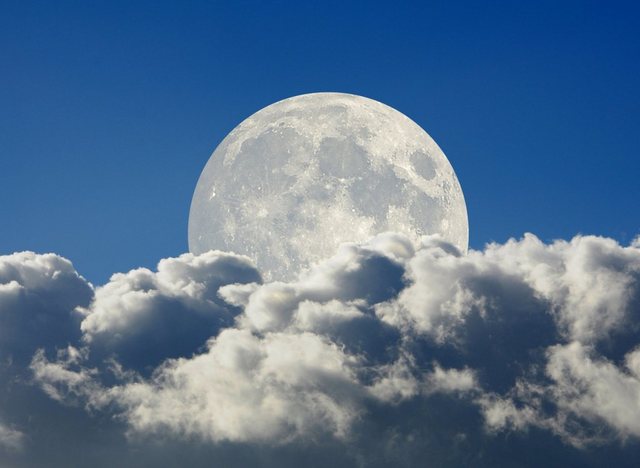 Papermoon Fototapete »Big Moon and Clouds«, glatt-Tapeten-Inspirationen