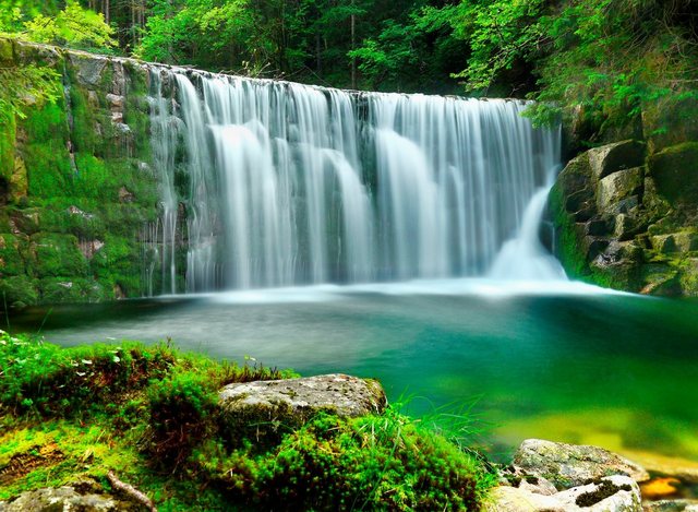 Papermoon Fototapete »Emerald Lake Waterfalls«, glatt-Tapeten-Inspirationen