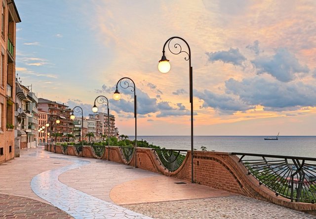 Papermoon Fototapete »Seafront in Ortona, Abruzzo«, glatt-Tapeten-Inspirationen